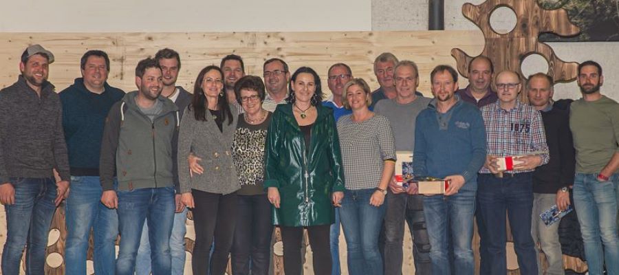 Gruppenbild_Mitarbeiterehrungen_Holzbau Maier 2019